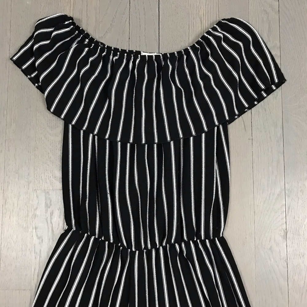 SYDNEY rose Off The Shoulder Cropped Pants Romper - Picture 3 of 7